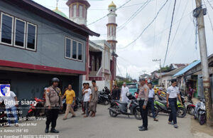 Hadir berikan rasa aman, Sat Lantas Polres Kepulauan Tanimbar lakukan pam gatur saat Ibadah Sholat Jumat
