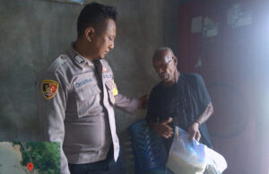 Salurkan bantuan sembako untuk Lansia kurang nampu, Bhabinkamtibmas Wabar wujudkan kepedulian nyata