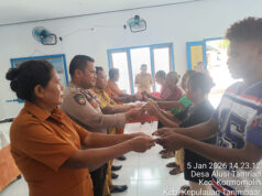 Bhabinkamtibmas Alusi Tamrian kawal pembagian BLT sekaligus sampaikan pesan Kamtibmas