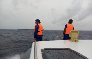Sat Polair Polres Kepulauan Tanimbar dan Basarnas perluas area pencarian penumpang KM. Pangrango yang lompat ke laut