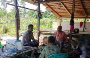 Tingkatkan sinergitas, Bhabinkamtibmas Nurkat sambangi Petani dan sosialisasikan Ketahanan Pangan