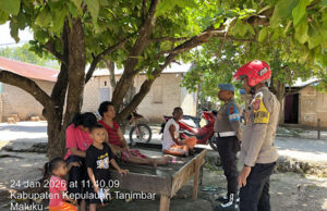 Perkuat keamanan, Polsek Selaru optimalkan patroli dialogis dan sosialisasi KUHP baru