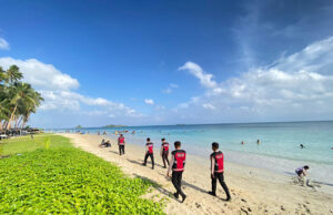Gelar patroli dialogis di Pantai Weluan, Sat Samapta Polres Kepulauan Tanimbar tingkatkan keamanan Wisata