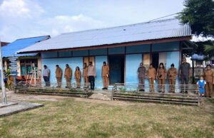 Pimpin Upacara bendera di Desa Tumbur, Kapolsek Wertamrian beri pesan moral dan motivasi kepada para Generasi Muda