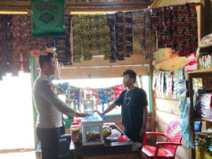 Cegah peredaran makanan kedaluwarsa, miras dan uang palsu, Bhabinkamtibmas Kamatubun sambangi Pemilik Kios