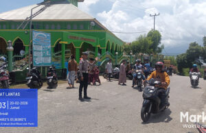 Pastikan keamanan Sholat Jumat berjamaah, Sat Lantas Polres Kepulauan Tanimbar optimalkan pam gatur lalin