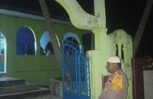 Bhabinkamtibmas Kilon kawal kekhusyukan Ibadah Tarawih di Masjid Baitulmakmur