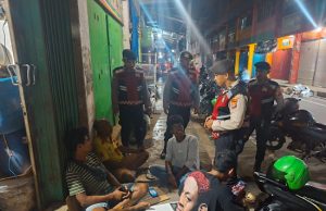 Sat Samapta Polres Kepulauan Tanimbar terus mengintensifkan patroli dialogis malam hari demi jaga kondusifitas