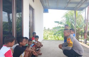 Rangkul Anak-Anak di Desa binaan, Bhabinkamtibmas Alusi Bukjalim berikan edukasi dan motivasi