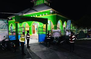 Sat Samapta Polres Kepulauan Tanimbar terus tingkatkan patroli, jaga Kekhusyukan saat Sholat Tarawih