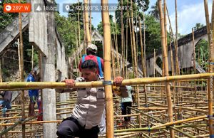 Lakukan aksi nyata, Bhabinkamtibmas Kabiarat bantu Warga bangun gedung Gereja