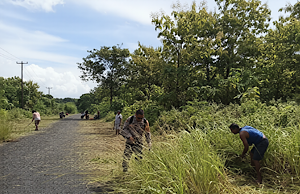 Pererat Sinergitas, Bhabinkamtibmas Olilit Timur Kawal pengamanan dan Kerja Bakti di kawasan Wisata Rohani Vinduar