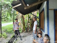 Ingatkan Warga waspadai cuaca buruk dan jaga Kamtibmas, Bhabinkamtibmas Alusi Batjas lakukan sambang rutin