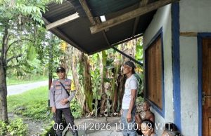 Ingatkan Warga waspadai cuaca buruk dan jaga Kamtibmas, Bhabinkamtibmas Alusi Batjas lakukan sambang rutin