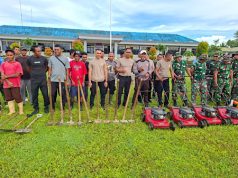 Wujud sinergitas sambut HUT TNI AU ke-80, Polres Kepulauan Tanimbar berpartisipasi dalam kerja bakti