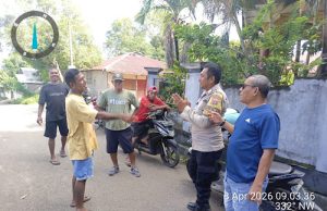 Sapa pengendara Ojek, Bhabinkamtibmas Olilit Raya 2 ajak jaga Kamtibmas dan tertib berlalu lintas