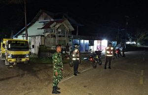 Jamin keamanan pasca bentrok, Personel gabungan TNI-Polri gelar patroli cipta kondisi di perbatasan Desa Lauran dan Bomaki