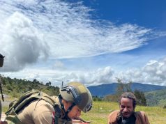 Satgas Damai Cartenz Gelar Patroli Humanis dan Pelayanan Kesehatan di Sinak