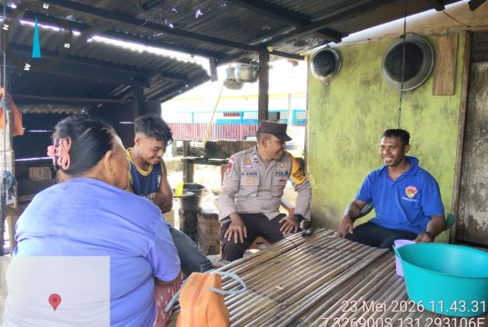 Perkuat silaturahmi, Bhabinkamtibmas Lingada gelar Door To Door System (DDS)