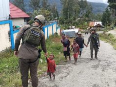 Patroli Humanis Satgas Damai Cartenz di Sugapa, Wujudkan Rasa Aman bagi Masyarakat