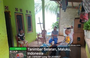 Sambangi Warga lewat Door to Door System, Bhabinkamtibmas Bomaki bangun kedekatan
