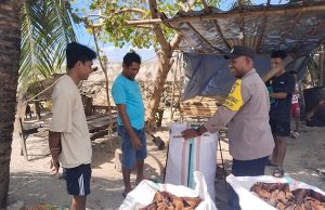 Hadir bermanfaat bagi Masyarakat, Bhabinkamtibmas Meyano Das sambangi Petani Kopra