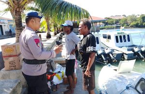 Beri edukasi keselamatan berlayar, Sat Polair Polres Kepulauan Tanimbar sambangi pemilik jasa transportasi laut