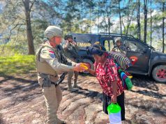 Menyapa dari Jantung Papua, Patroli Humanis Satgas Damai Cartenz Perkuat Kedekatan dengan Warga Ilaga