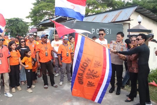 Kapolres Kepulauan Tanimbar didampingi Wakil Bupati lepas konvoi damai dalam memeriahkan Pildun 2026