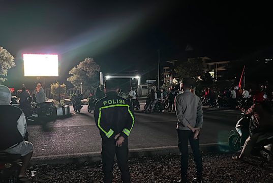 Pastikan kondusif, Personel gabungan Polres Kepulauan Tanimbar amankan Nobar Piala Dunia 2026