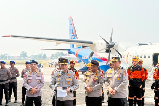 Terbang dengan Pesawat Khusus, Polri Kerahkan 10 K9 SAR Berpengalaman ke Flores, Misi Pencarian Korban